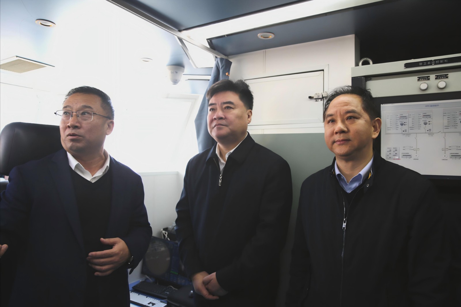 1732793434170506.jpg 何忠偉一行調研省二輕集團百噸級無人船項目(圖片).jpg