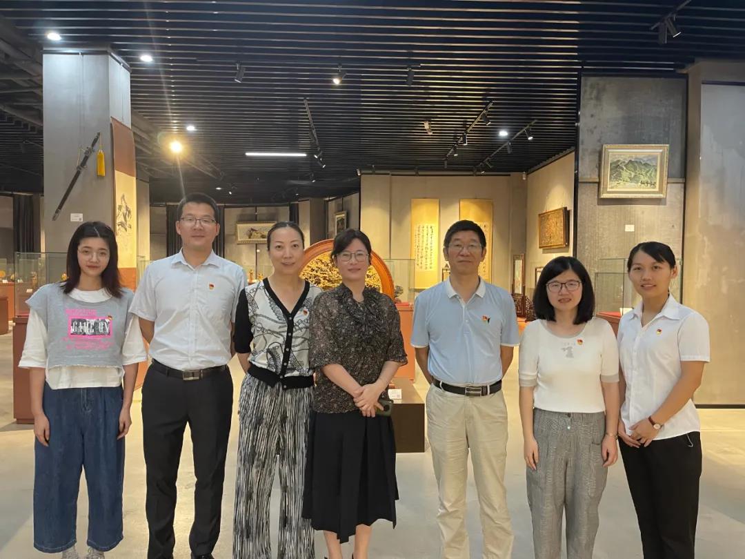 商業(yè)公司赴工藝品公司參觀(guān)交流共促黨建