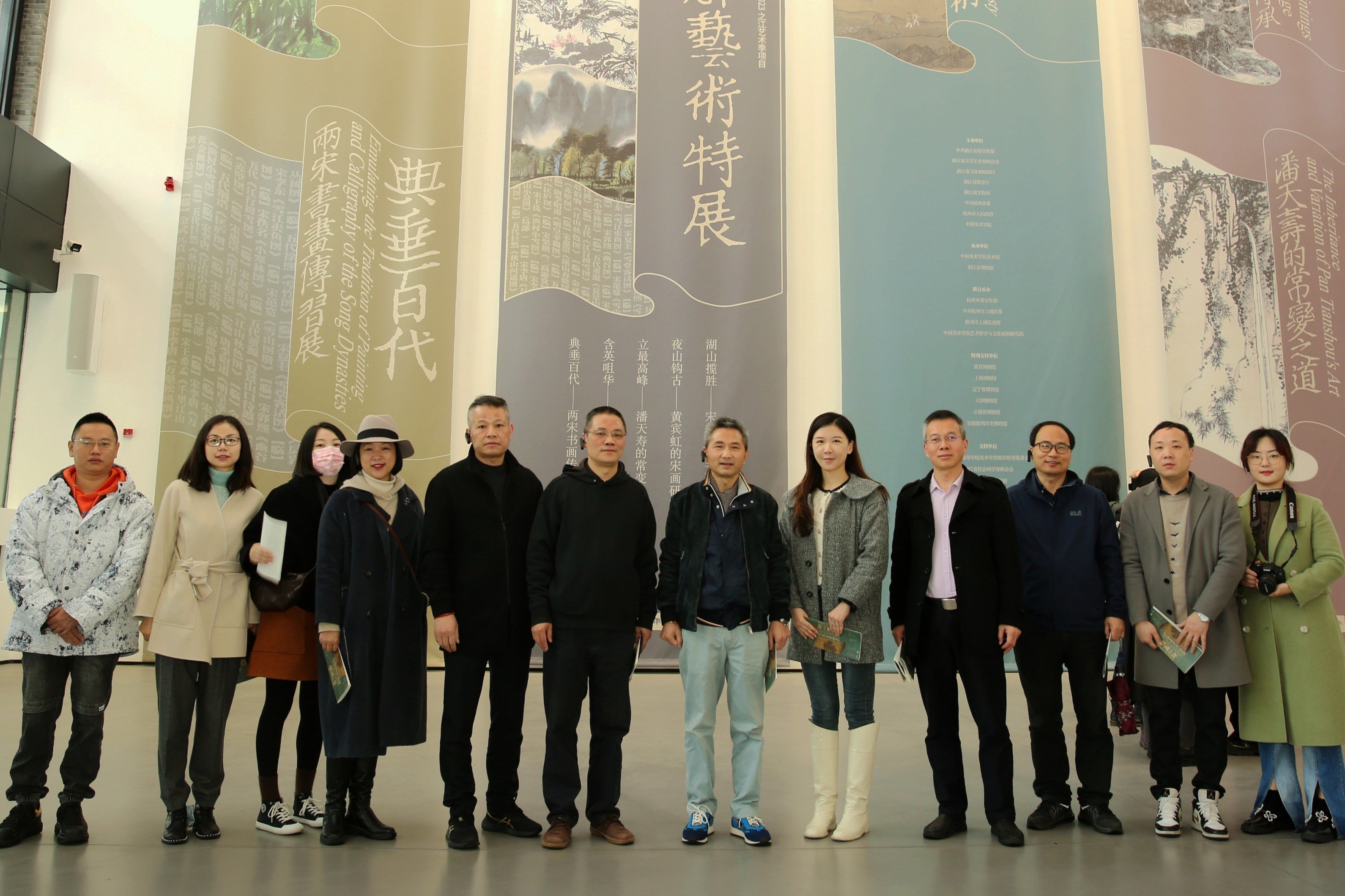 省二輕集團組織工美文旅企業赴“宋韻今輝”藝術特展現場和德壽宮遺址博物館考察調研